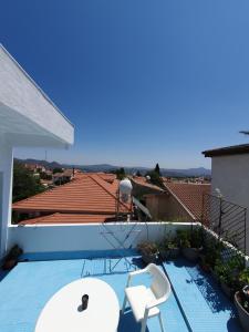 a balcony with two chairs and a swimming pool at Indie7house in Pano Lefkara
