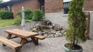 Aed väljaspool majutusasutust Hotel Fritza