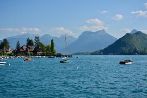 a large body of water with boats in it at Le 21 Favre, Hyper centre, 70 m², 2 chambres in Annecy