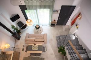 Posezení v ubytování Osiris - cozy sea walk lodge with private garden
