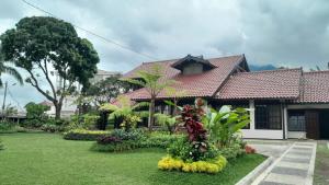 a house with a garden in front of it at In Villa Garden Resort in Batu