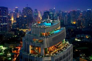 a view of a tall building in a city at night at Bangkok Marriott Hotel Sukhumvit in Bangkok