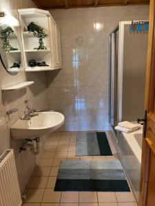 A bathroom at Stegerbauer