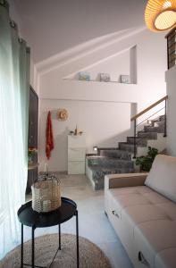 Posezení v ubytování Osiris - cozy sea walk lodge with private garden