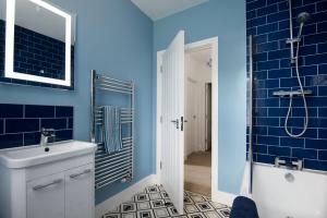 Et badeværelse på Walltown Farm Cottage + 16 billeder