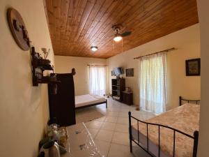 A bed or beds in a room at Bossanovolima studios