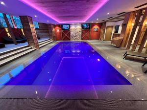 Bazén v ubytování Hotel Residence Olympia nebo v jeho okolí