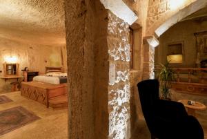 Postel nebo postele na pokoji v ubytování Göreme Escape Cave