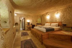 Postel nebo postele na pokoji v ubytování Göreme Escape Cave