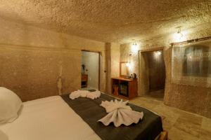 Postel nebo postele na pokoji v ubytování Göreme Escape Cave