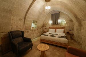 Postel nebo postele na pokoji v ubytování Göreme Escape Cave