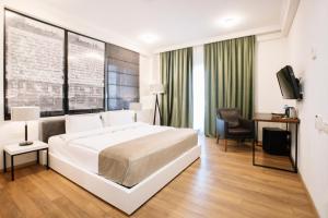 Giường trong phòng chung tại Citadel Narikala Hotel +77 ảnh