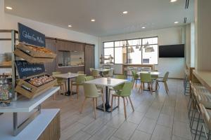 Restavracija oz. druge možnosti za prehrano v nastanitvi Element Colorado Springs Downtown