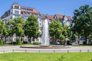 Zahrada ubytování Central Designer 3 Room Apt with terrace & parking