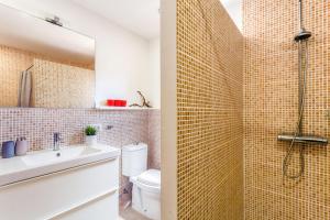 a bathroom with a toilet and a sink and a shower at Can Picarola in Santanyi