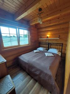 a bedroom with a bed in a log cabin at Bieszczadzkie Marzenie in Wetlina