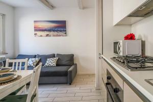 a kitchen and a living room with a couch at Casa da Sogno con Balcone, free Wi-FI e Netflix in Iesi