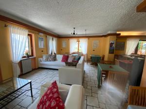 a living room with a couch and a table at Hotel Col Serena in Etroubles