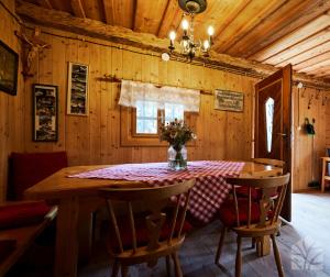 Fotografie z fotogalerie ubytování Waldhütte KOSAK - jetzt neu mit Bad & WC v destinaci Trofaiach