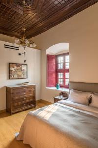 Postel nebo postele na pokoji v ubytování FOS Hydra residence