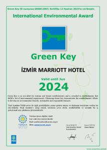Um certificado, prêmio, placa ou outro documento exibido em Izmir Marriott Hotel
