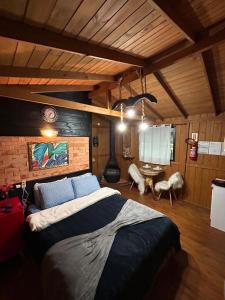 a bedroom with a large bed in a room at Cabana Brisa Do Valle in Urubici