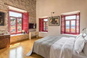 Postel nebo postele na pokoji v ubytování FOS Hydra residence