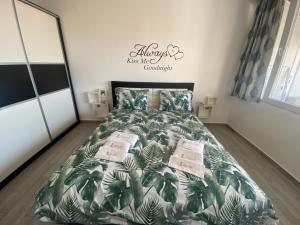 Posteľ alebo postele v izbe v ubytovaní Golden View Penthouse + 6 fotografií