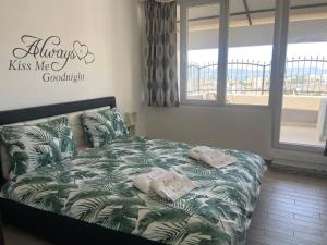 Posteľ alebo postele v izbe v ubytovaní Golden View Penthouse