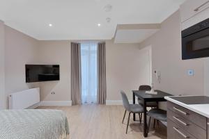 Cleveland Residences Paddington的电视和/或娱乐中心