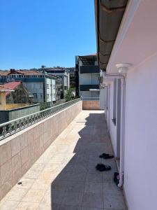 a balcony with shoes on the floor of a building at KARTAL APART in Pelitli