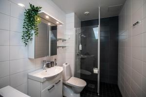 Ένα μπάνιο στο Flexi Homes Itäkeskus +65 φωτογραφίες