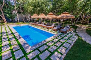 Bazén v ubytování Garden Inn Resort Sevan nebo v jeho okolí