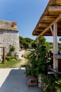 a wooden pergola next to a building at Robinson house T'n'T in Hvar