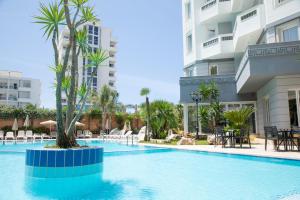 Bazén v ubytování Hotel Dyrrah nebo v jeho okolí