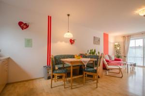 a living room with a dining room table and chairs at Apartment Renn in Uttendorf