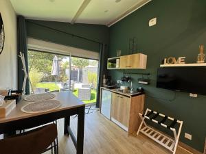 Køkken eller tekøkken på Laloveroom + 14 billeder