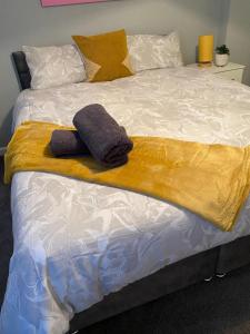 Säng eller sängar i ett rum på Tradeforce Service accommodation Bradford