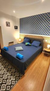 Postel nebo postele na pokoji v ubytování "L'OSTAU", GRAND APPARTEMENT 84 m2 AVEC JARDIN, PISCINE, SALLE DE SPORT + 20 fotografií