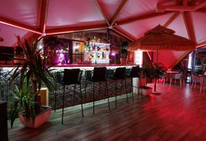 Zona de lounge sau bar la Garden Inn Resort Sevan