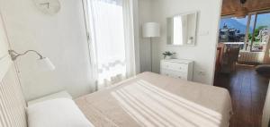 a white room with a bed and a window at Las vistas de Cerler in Cerler