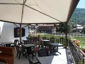 Nespecifikovaný výhled na hory nebo výhled na hory při pohledu z hotelu
