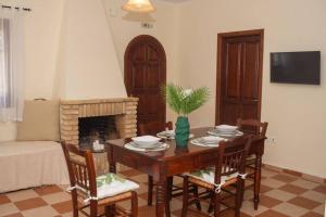 Μια τηλεόραση ή/και κέντρο ψυχαγωγίας στο Oliva Cottage - Ideal for Families Close to Zakynthos Town