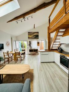 Кухня или кухненски бокс в Sunny - charmant duplex avec terrasse privative