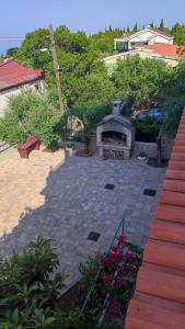 a backyard with a brick patio with a fireplace at Apartments Veni Up in Starigrad
