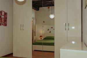 a room with a bed and a glass wall at La Dolce Vita Cittadella in Pitigliano