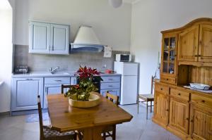 A kitchen or kitchenette at Agriturismo Villa Cheti