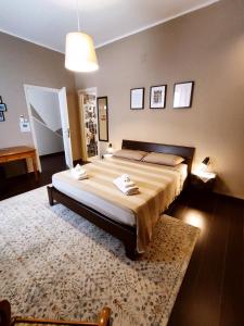 a bedroom with a large bed and a rug at Casa Vinci in Siracusa