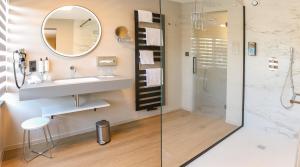 Koupelna v ubytování Hotel Quartier Latin