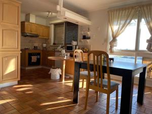 a kitchen with a table and chairs and a dining room at D High quality large bed rooms near commercial areas, universities, and rail transit in villas in Melbourne